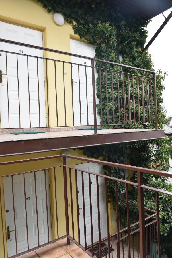 Hostel Malva อัวมิยังกิ ภายนอก รูปภาพ